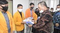 Dosen dan Mahasiswa UNM Terima Sertifikat Kompetensi, Rektor: Tunjukkan Skill yang Terampil dan Unggul