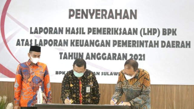 Wali Kota Makassar, Moh Ramdhan 'Danny' Pomanto menerima predikat Wajar Tanpa Pengecualian (WTP) dari BPK RI. 