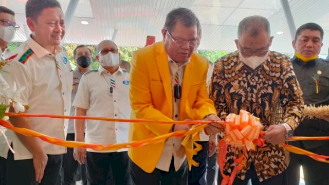 Rektor Universitas Negeri Makassar (UNM), Prof. Dr. H. Husain Syam, MTP., IPU., ASEAN Eng meresmikan Gedung Serbaguna Kampus V UNM Parepare, Sabtu (14/5/2022).