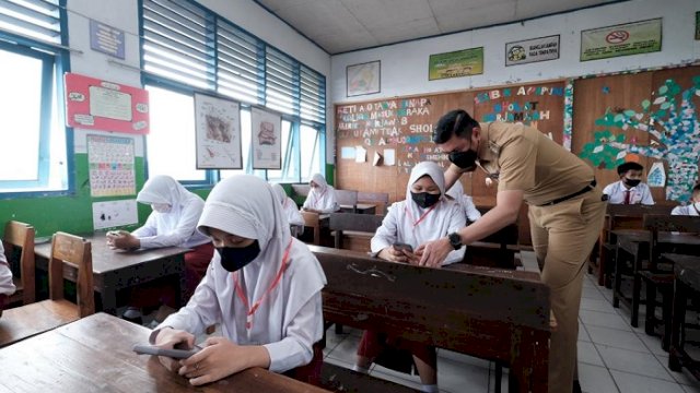 Adnan Tinjau Ujian SD, Berharap Pelaksanaan Berjalan Lancar