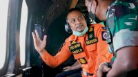 Kapal Tenggelam, 17 Penumpang Ditemukan Selamat, Gubernur Pantau Perairan Pangkep Gunakan Helikopter