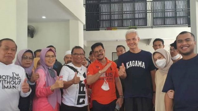 SYL dan Ganjar Menikmati Kopi di Warkop Arnum Makassar