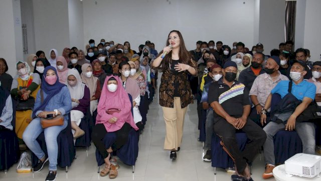 Legislator Golkar Sulsel, Debbie Rusdin serap Aspirasi Warga Mamajang, Minggu (5/6/2022).
