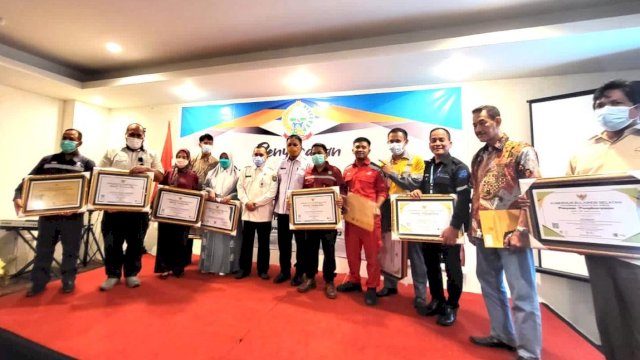 Ketua STIK Makassar Terima Penghargaan dari Pemprov Sulsel