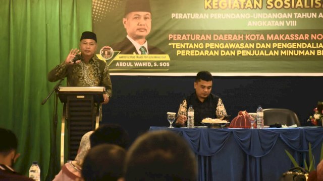 Anggota DPRD Makassar, Abdul Wahid sosialisasikan Perda Pengawasan dan Pengendalian Pengadaan Peredaran dan Penjualan Minuman Beralkohol, di Hotel Grand Asia, Sabtu (11/6/2022).