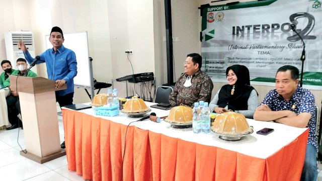 Ketua DPRD Makassar, Rudianto Lallo menerima kunjungan Mahasiswa Jurusan Ilmu Hukum UIN Alauddin Makassar, di Rumah Jabatan, Sabtu (25/6/2022).