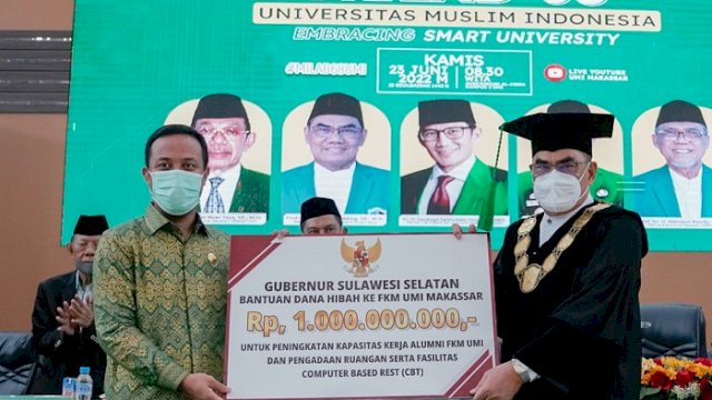 68 Tahun UMI, Gubernur Andi Sudirman Serahkan Bantuan Hibah Senilai Rp 1 Miliar