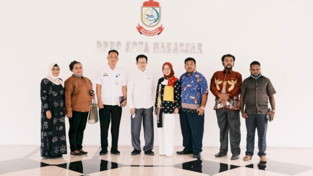 Kabag Umum DPRD Makassar, Muhajir terima kunjungan Mahasiswa Pascasarjana Uncen Papua.