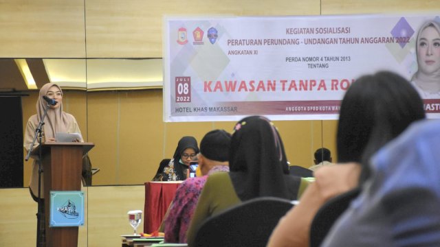 Anggota DPRD Makassar, Budi Hastuti sosialisasikan Perda Kawasan Tanpa Rokok (KTR), di Khas Makassar, Jumat (8/7/2022).