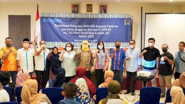 Anggota DPR RI, Aliyah Mustika Ilham bersama BPJS Kesehatan perkenalkan VIKA (Voice Interactive JKN) saat sosialisasi di Hotel Grand Imawan, Jumat (22/7/2022).