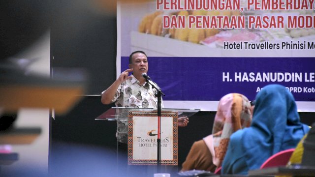Anggota DPRD Makassar, Hasanuddin Leo sosialisasikan Perda Perlindungan, Pemberdayaan Pasar Tradisional dan Penataan Pasar Modern, di Hotel Travellers, Kamis (7/7/2022). 