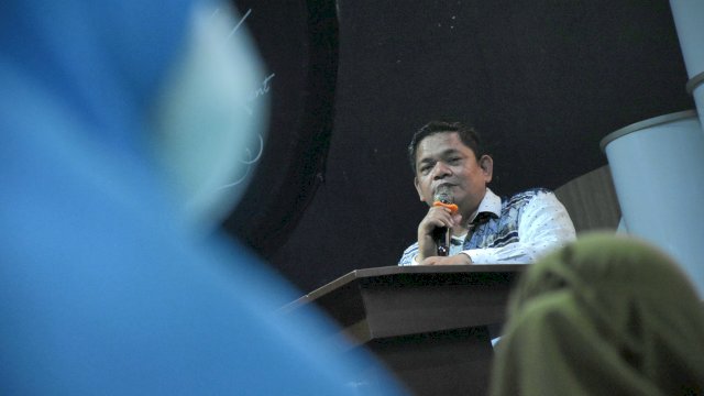 Anggota DPRD Makassar, Fasruddin Rusli sosialisasikan Perda Retribusi Pelayanan Persampahan atau Kebersihan, di Hotel Almadeera, Rabu (20/7/2022).
