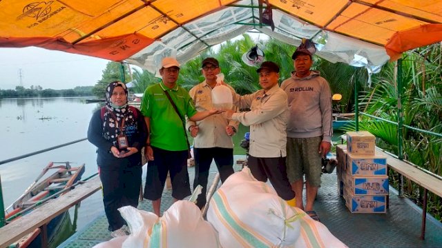 Pemprov Sulsel Salurkan Benih Udang Windu untuk Pembudidaya di Pulau Lakkang