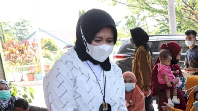 Dokumentasi: Wakil Walikota Makassar, Fatmawati Rusdi saat mengunjungi Puskesmas Kapasa, Kecamatan Tamalanrea, Sabtu (30/7/2022). ()
