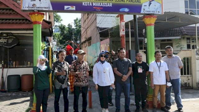 Wakil Wali Kota Makassar Fatmawati Rusdi lakukan peninjauan lorong wisata (Longwis) di Kelurahan Mangkura Kecamatan Ujung Pandang, Minggu (24/7/2022).