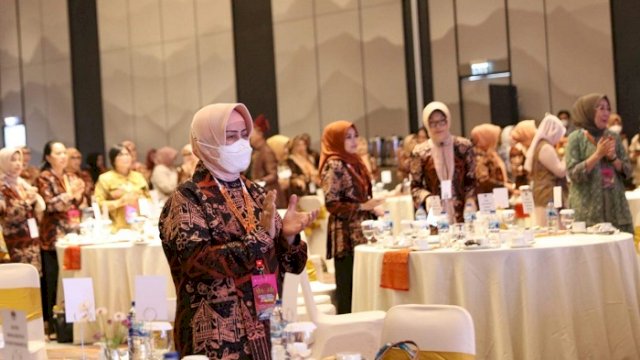 Indira Apresiasi Desainer Lokal Padang Saat Hadiri Ladies Program Apeksi XV