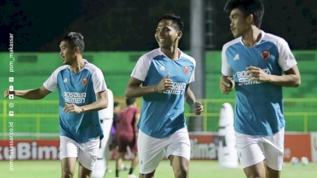 Para pemain PSM saat latihan. (twitter/@PSM_Makassar)