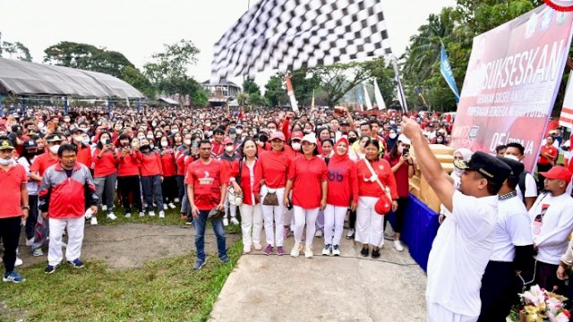 Gubernur Ikut Gerakan Sulsel Anti Mager Bersama Ribuan Warga Torut