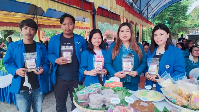 KKN UKI Paulus Perkenalkan Produk UMKM pada Pameran PKK Toraja Utara