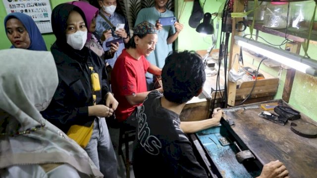 Wawali Terkesima Kerajinan Logam di Lowong Wisata Satando: Ini Sangat Potensial