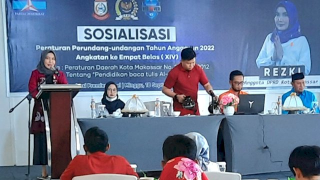 Anggota DPRD Makassar, Rezki sosialisasikan Perda Pendidikan Baca Tulis Al-Quran, di Karebosi Premier, Minggu (18/9/2022).