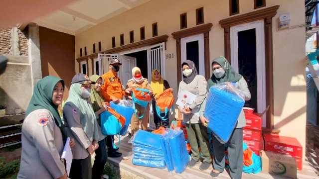 BPBD Makassar Bantu Korban Kebakaran Rappokalling