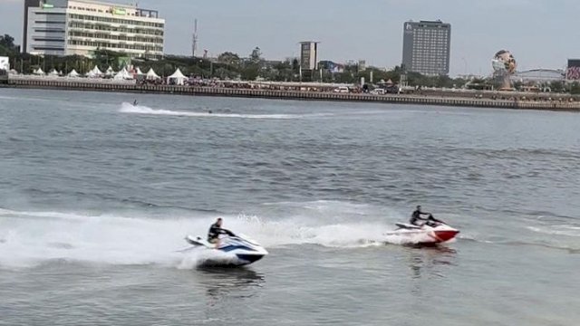 Atlet Brunei Darussalam dan Malaysia Meriahkan Parade Jet Ski Pembukaan Makassar F8