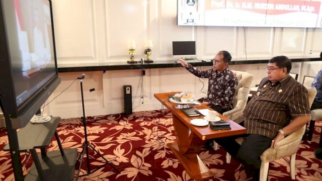 Walikota Makassar, Moh. Ramdhan &lsquo;Danny&rsquo; Pomanto saat Rapat Koordinasi terkait rencana kunjungan Presiden Joko Widodo.