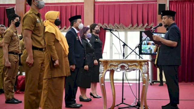 Lantik Kepala Sekolah, Gubernur: Kita Tidak Mau Mereka Habis di Ongkos, Capek dan Lelah