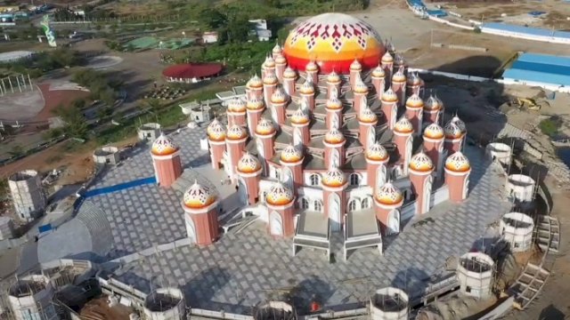 Pembangunan Masjid Kubah 99 Berlanjut Pengerjaan Menara dan Pelataran