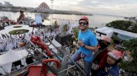 Sediakan ‘Rappelling’, Dinas Damkar Ajak Pengunjung Makassar F8 Uji Adrenalin