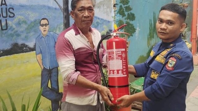 Damkar Makassar Suplai Alat Pemadam Kebakaran di Lorong Wisata