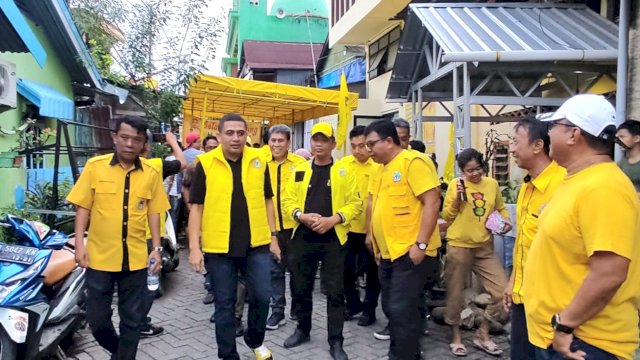 Ketua Bappilu Golkar Makassar, Wahab Tahir dampingi Munafri Arifuddin (Appi) blusukan di Kecamatan Ujung Tanah, Minggu (9/10/2022).