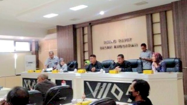 Komisi B DPRD Makassar menerima keluhan Warga Perumahan GMTD.