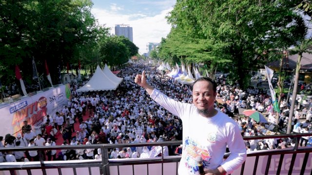 Dilepas Gubernur, Puluhan Ribu Peserta Ikut Jalan Santai Anti Mager Sepanjang 3,53 Km