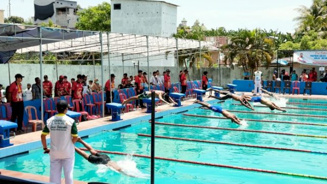 Sebanyak 11 rekor baru tercipta di kolam renang HM Nur Tahir Sinjai saat Porprov Sulsel XVII.