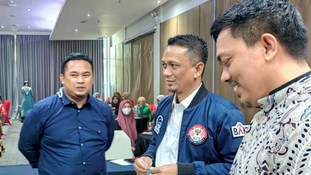 Ketua KPID Sulsel, Muhammad Hasrul Hasan (kiri).
