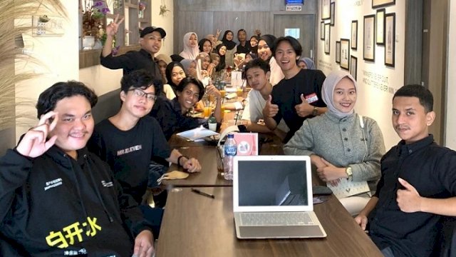 Mahasiswa Komunikasi UMI Makassar Kuliah Lapangan, Praktik Menulis dan Baca Berita