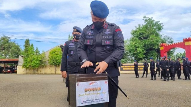 Peduli Korban Gempa Cianjur, Brimob Bone Galang Donasi dan Gelar Shalat Ghaib