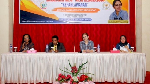 Anggota DPRD Sulsel, Debbie Rusdin, saat sosialisasi Sosbang yang berlangsung Hotel Agraha, Jl. Gunung Andalas, Minggu (13/11/2023).