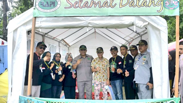 Calon Gubernur Sulsel, Ilham Arief Sirajuddin menghadiri Jambore Radio Antarpenduduk Indonesia (RAPI), di Alun-alun Citra Mas, Kota Pangkajene, Sabtu (3/12/2022).