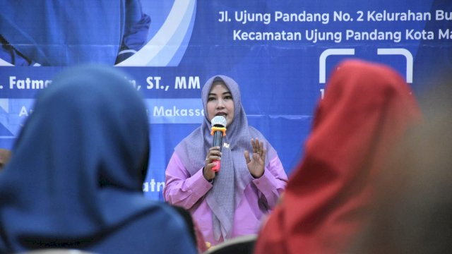 Anggota DPRD Makassar, Fatma Wahyuddin melakukan dialog bersama warga, saat Kunjungan Dapil, di Cafe Langit, Minggu (18/12/2022).