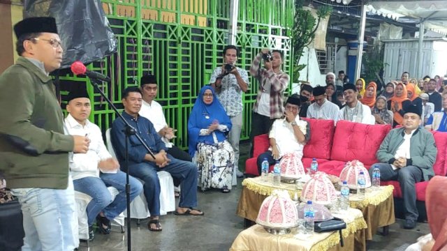 Wali Kota Makassar, Moh Ramdhan Pomanto menghadiri zikir akhir tahun Laskar Ana' Lorongna Makassar, Juma (30/12/2022). 