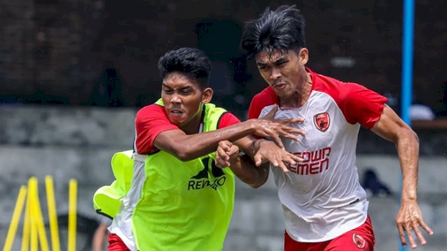 Para pemain PSM Makassar saat mengikuti latihan. PSM akan menghadapi Madura United pada laga lanjutan Liga I Indonesia 2022/2023. Kedua tim ini akan berlaga di di Stadion Maguwoharjo, Sleman, Yogyakarta, Kamis (15/12) besok. (twitter/@PSM_Makassar)