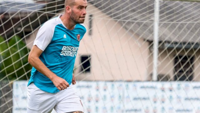 Kapten PSM Makassar Wiljan Pluim saat latihan. (twitter/@PSM_Makassar)