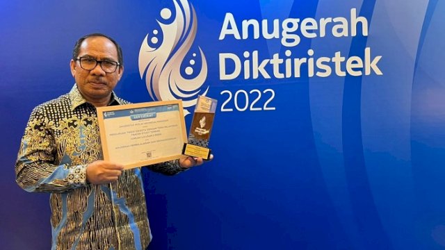 UMI Terima Penghargaan Anugerah Ristekdikti 2022 Kategori Tracer Study