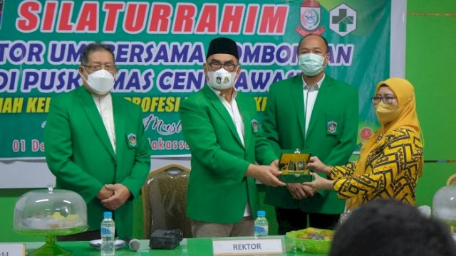 Kunjungi Mahasiswa KKN Profesi FK, Rektor UMI Mengaku Bangga