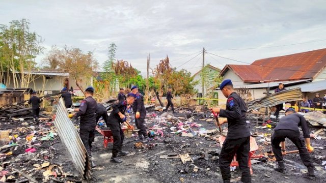 2 Rumah Terbakar, Personel Brimob Bone Dikerahkan ke Lokasi