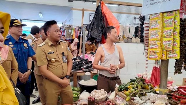 Ilham Azikin Sidak ke Pasar Sentral Bantaeng, Stok dan Harga Bahan Pokok Stabil