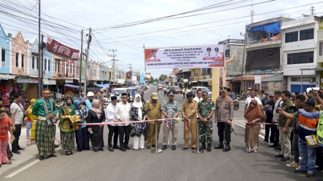 Dua Paket Ruas Jalan Provinsi di Soppeng Diresmikan